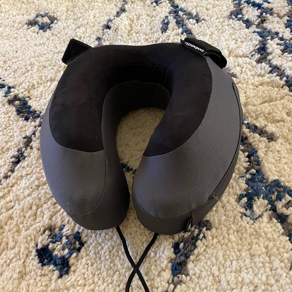 Travel memory foam neck pillow